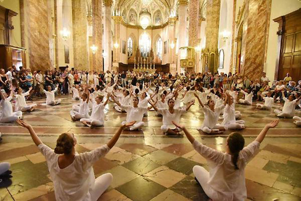 Dance in the Catedral of Perugia 1